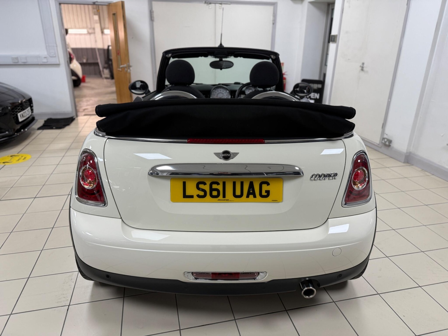 Used MINI Convertible 2011 for sale - 76801884: Photo 6