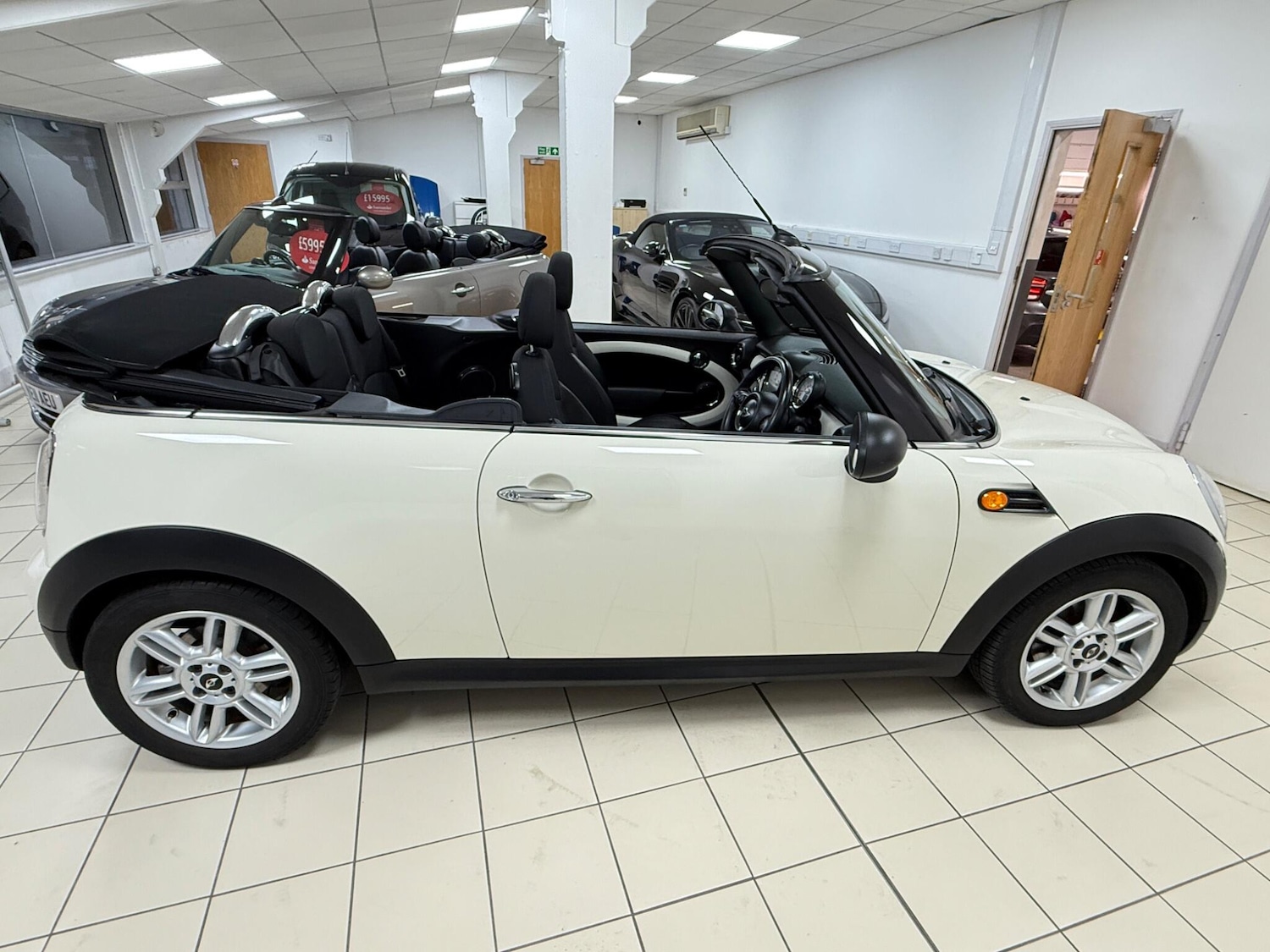 Used MINI Convertible 2011 for sale - 76801884: Photo 8