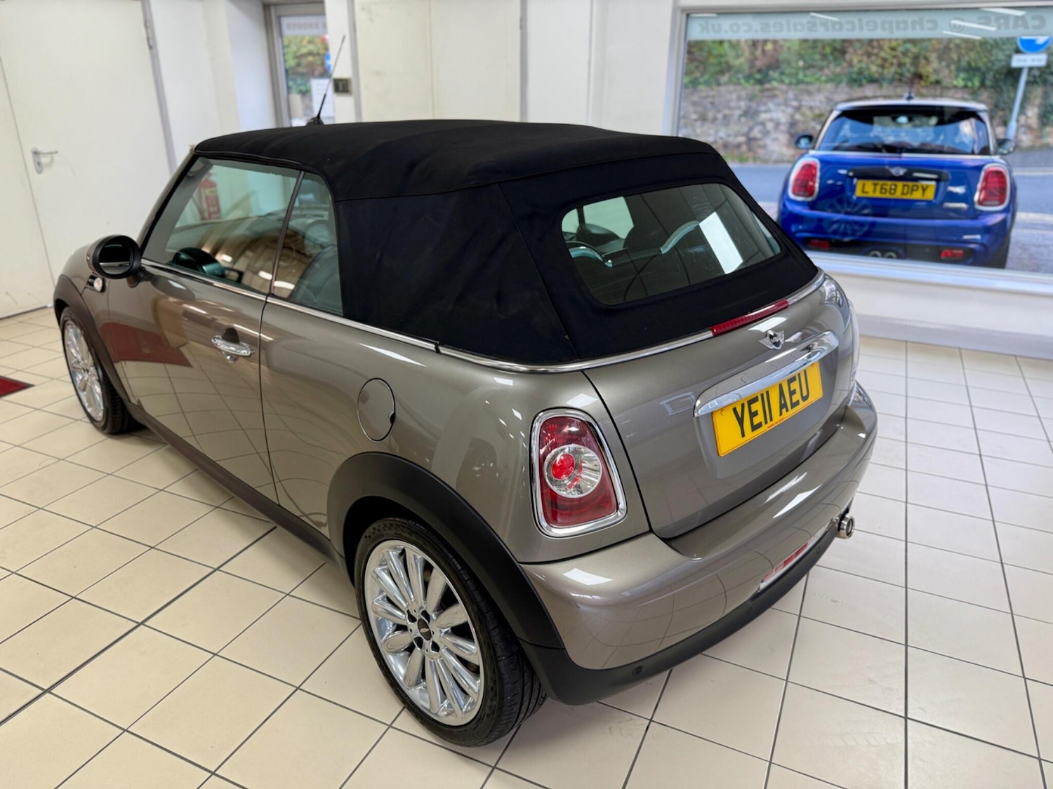 Used MINI Convertible 2011 for sale - 76592294: Photo 17