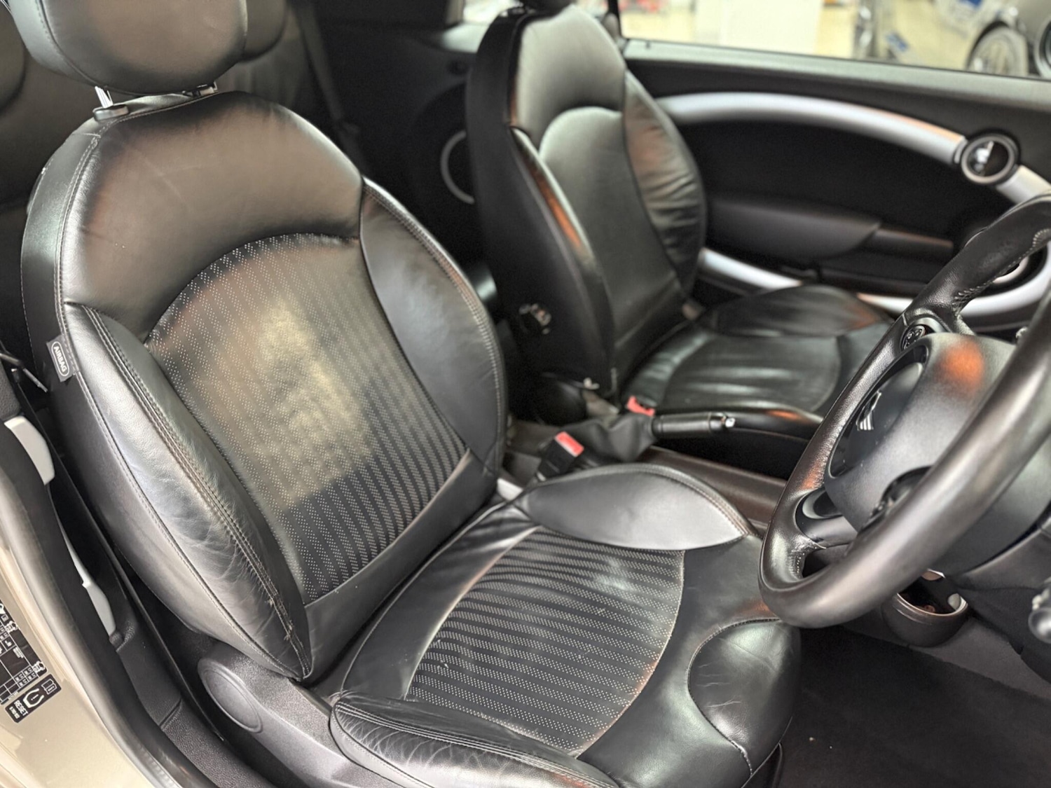 Used MINI Convertible 2011 for sale - 76592294: Photo 21