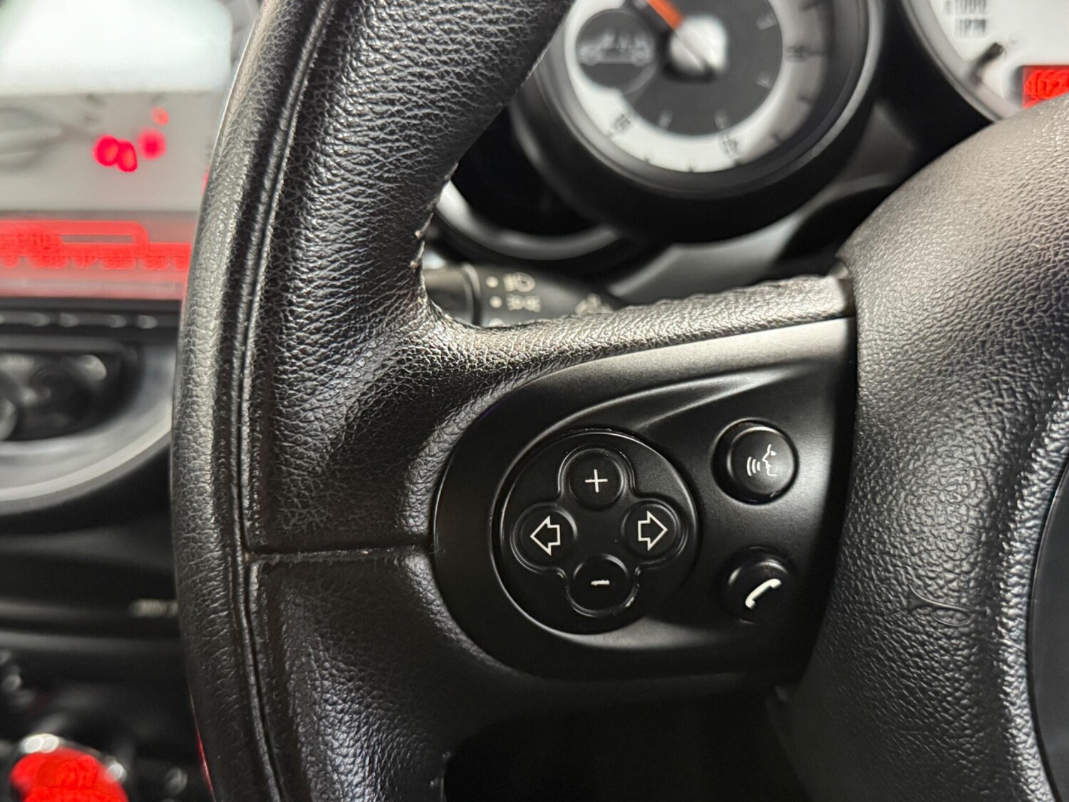 Used MINI Convertible 2011 for sale - 76592294: Photo 35