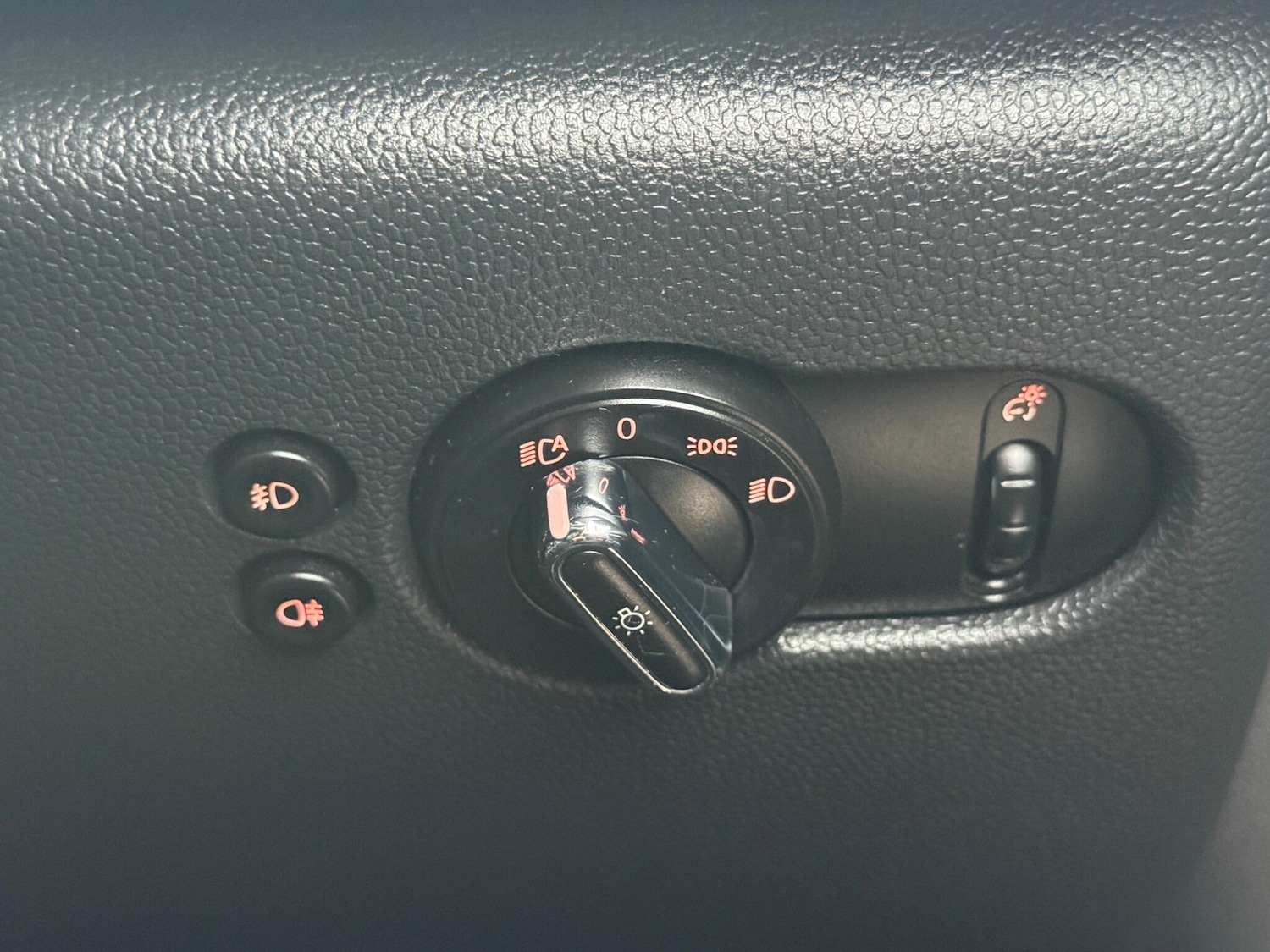 Used MINI Hatch 2017 for sale - 76936271: Photo 35