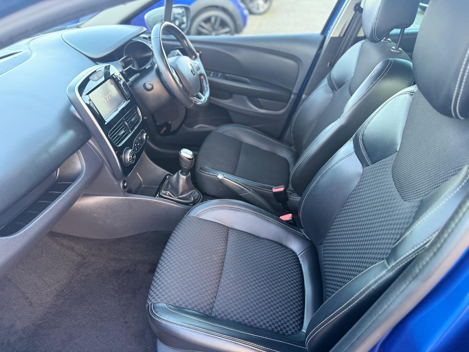 Used Renault Clio 2018 for sale - 77839867: Photo 11