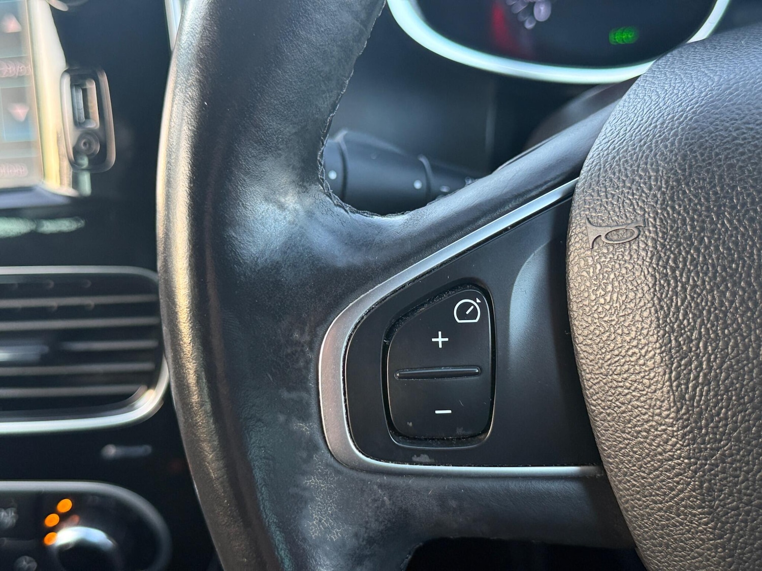 Used Renault Clio 2018 for sale - 77839867: Photo 26