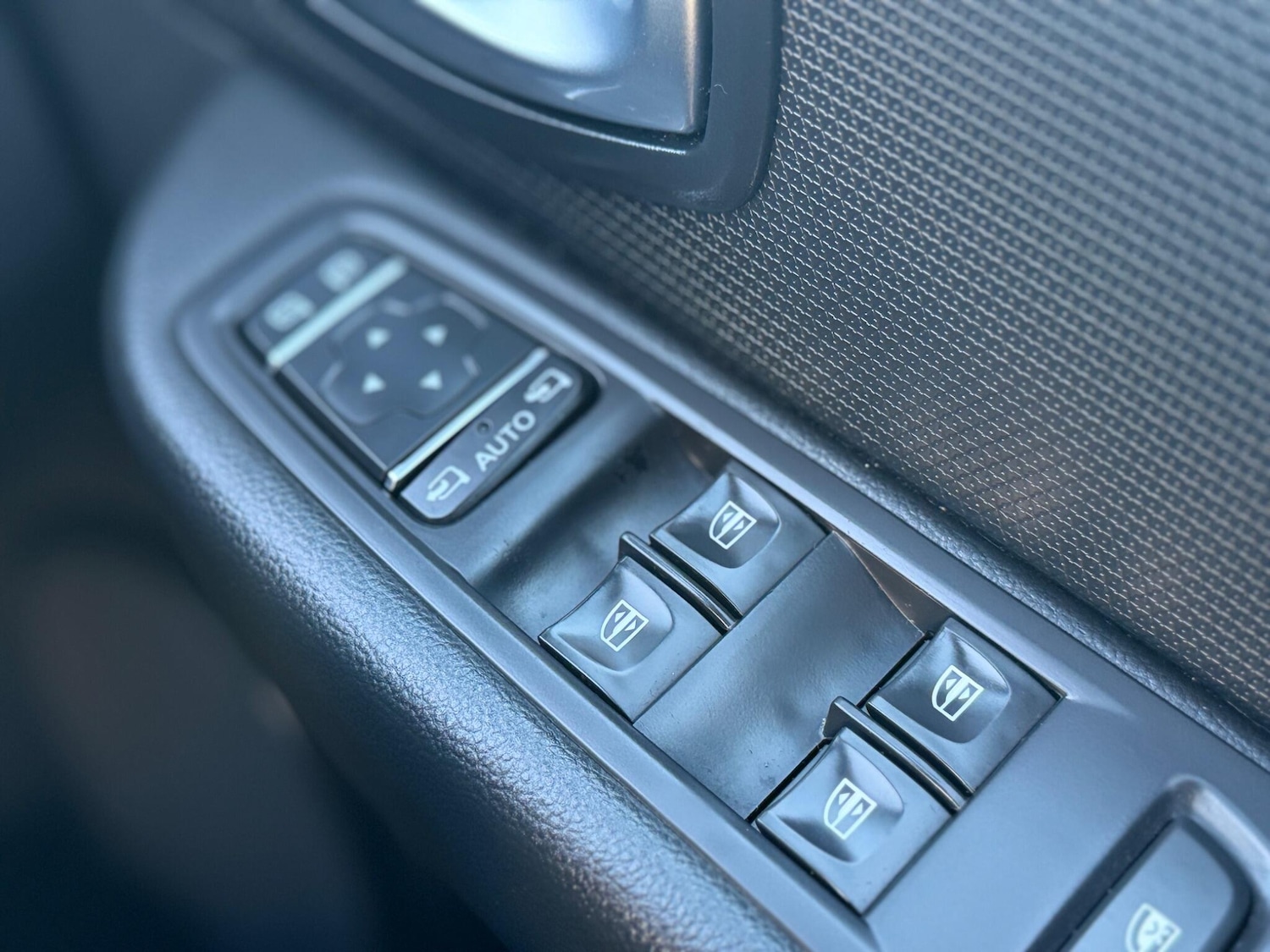 Used Renault Clio 2018 for sale - 77839867: Photo 27