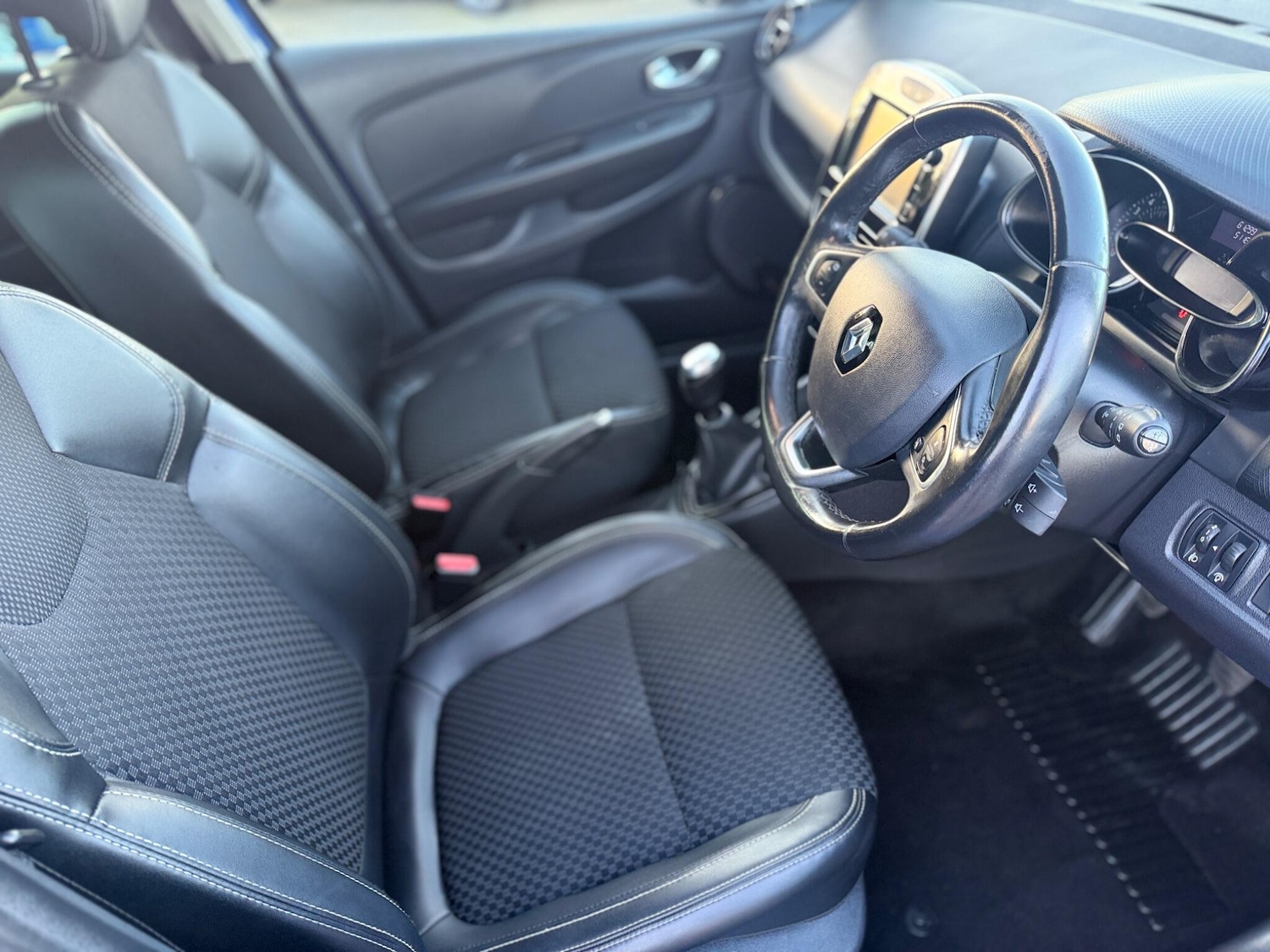 Used Renault Clio 2018 for sale - 77839867: Photo 9