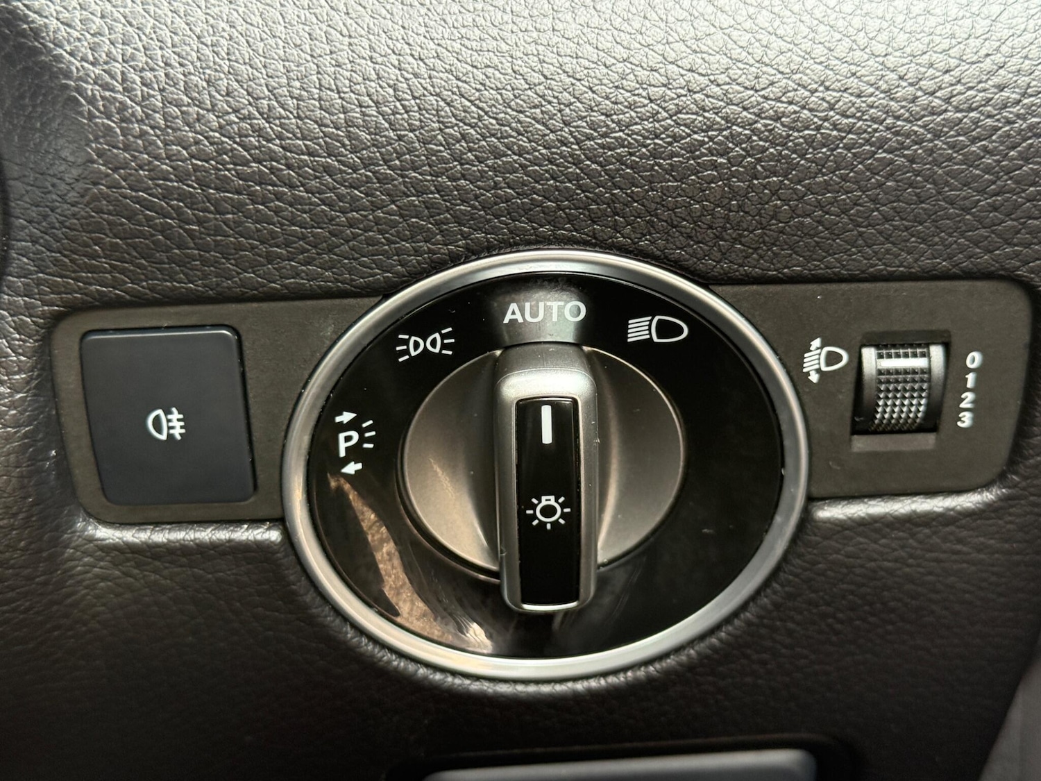 Used Mercedes-Benz SLK 2015 for sale - 78205098: Photo 36