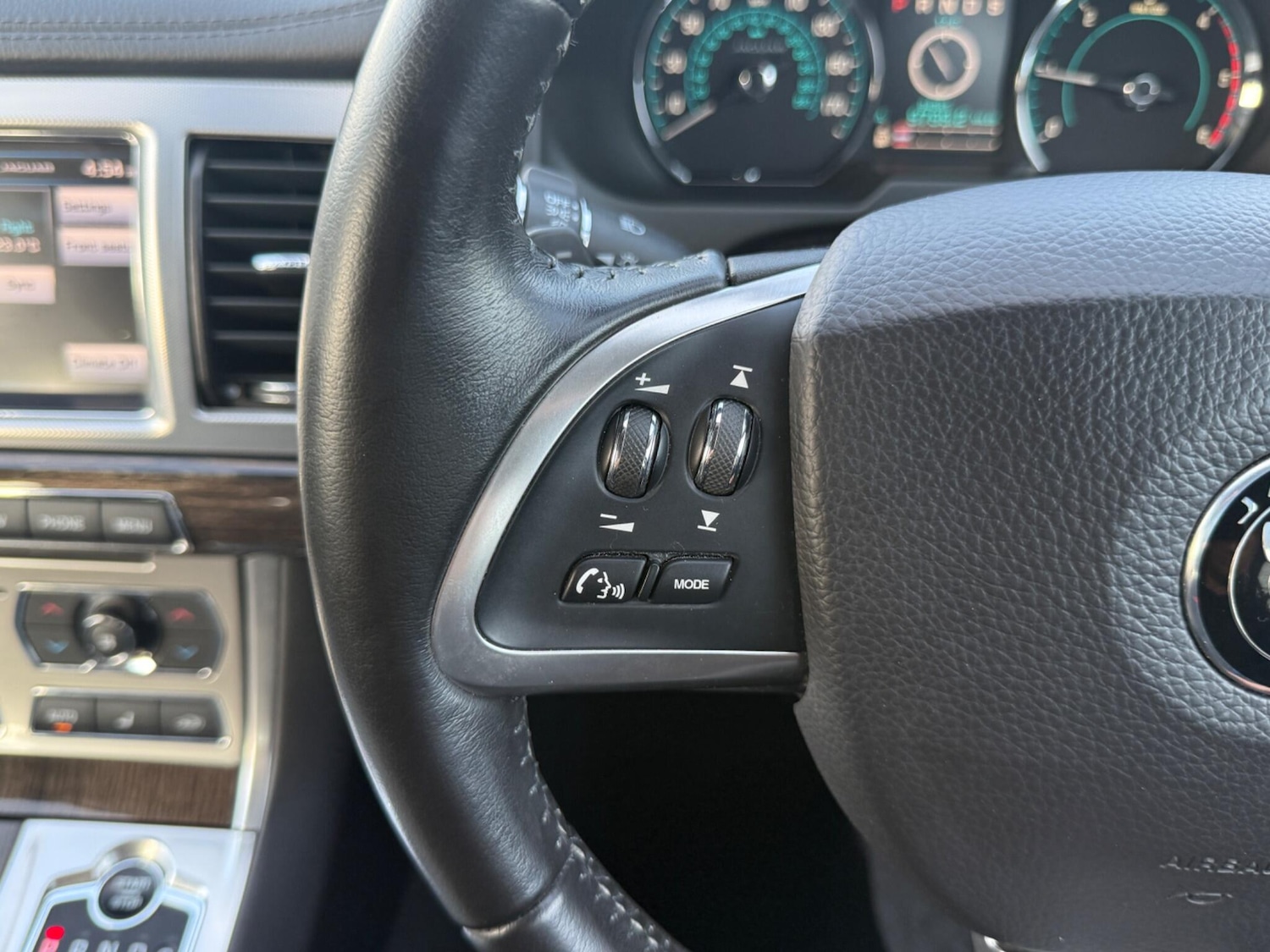 Used Jaguar XF 2015 for sale - 76227268: Photo 30