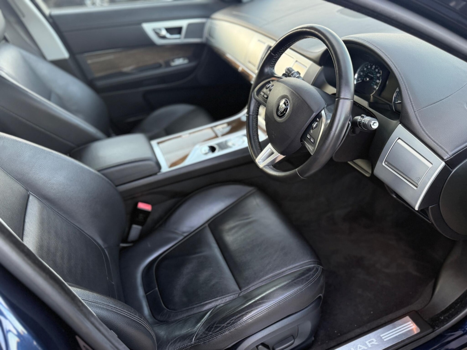 Used Jaguar XF 2015 for sale - 76227268: Photo 9