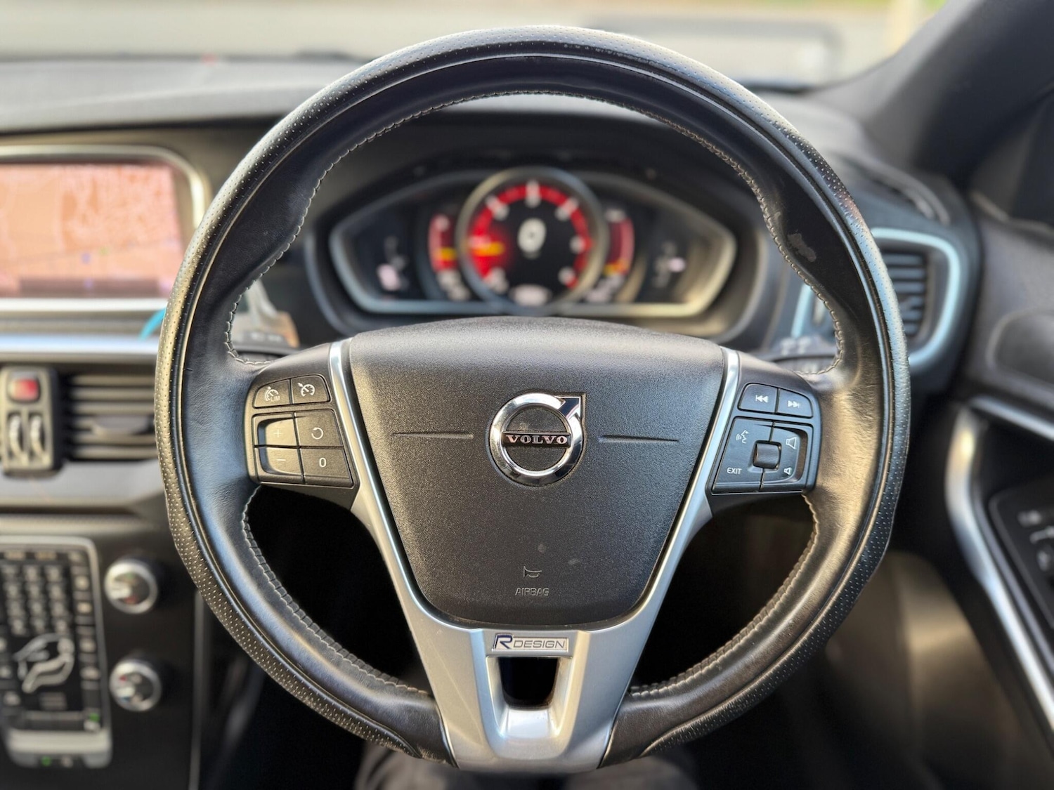 Used Volvo V40 2017 for sale - 78127850: Photo 11