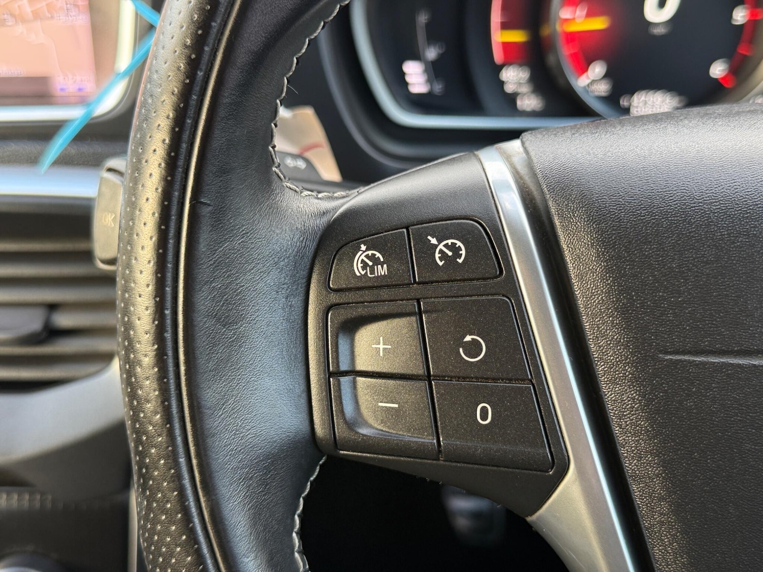 Used Volvo V40 2017 for sale - 78127850: Photo 19