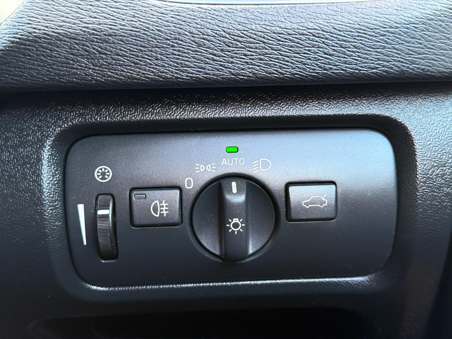 Used Volvo V40 2017 for sale - 78127850: Photo 22