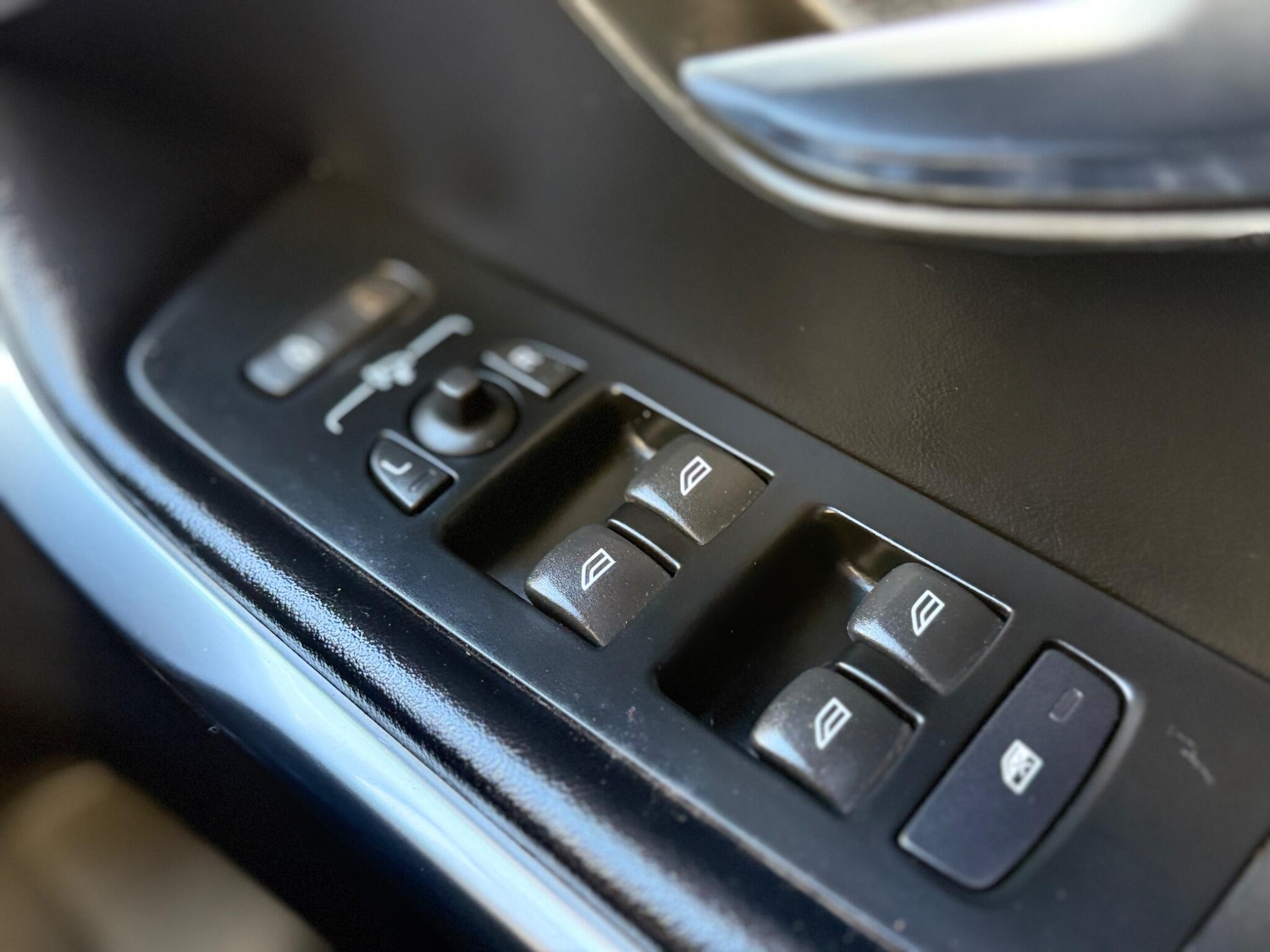 Used Volvo V40 2017 for sale - 78127850: Photo 23