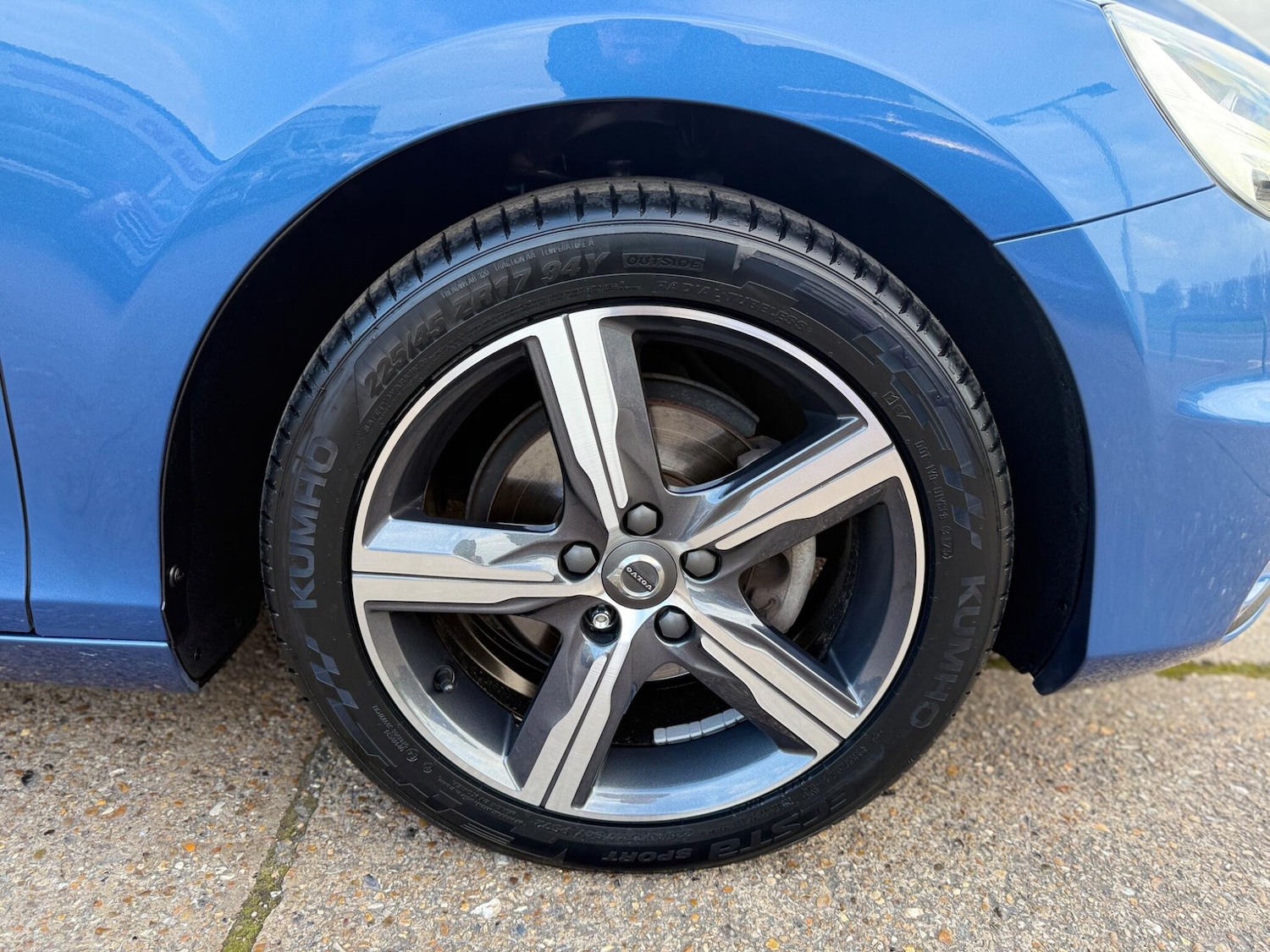 Used Volvo V40 2017 for sale - 78127850: Photo 25