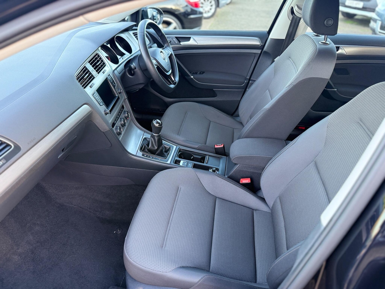 Used Volkswagen Golf 2017 for sale - 76560897: Photo 12