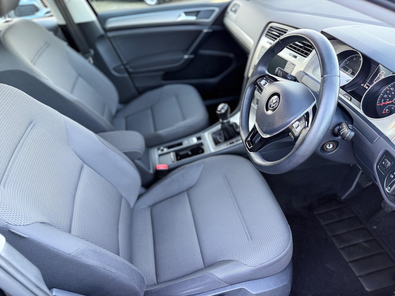 Used Volkswagen Golf 2017 for sale - 76560897: Photo 9