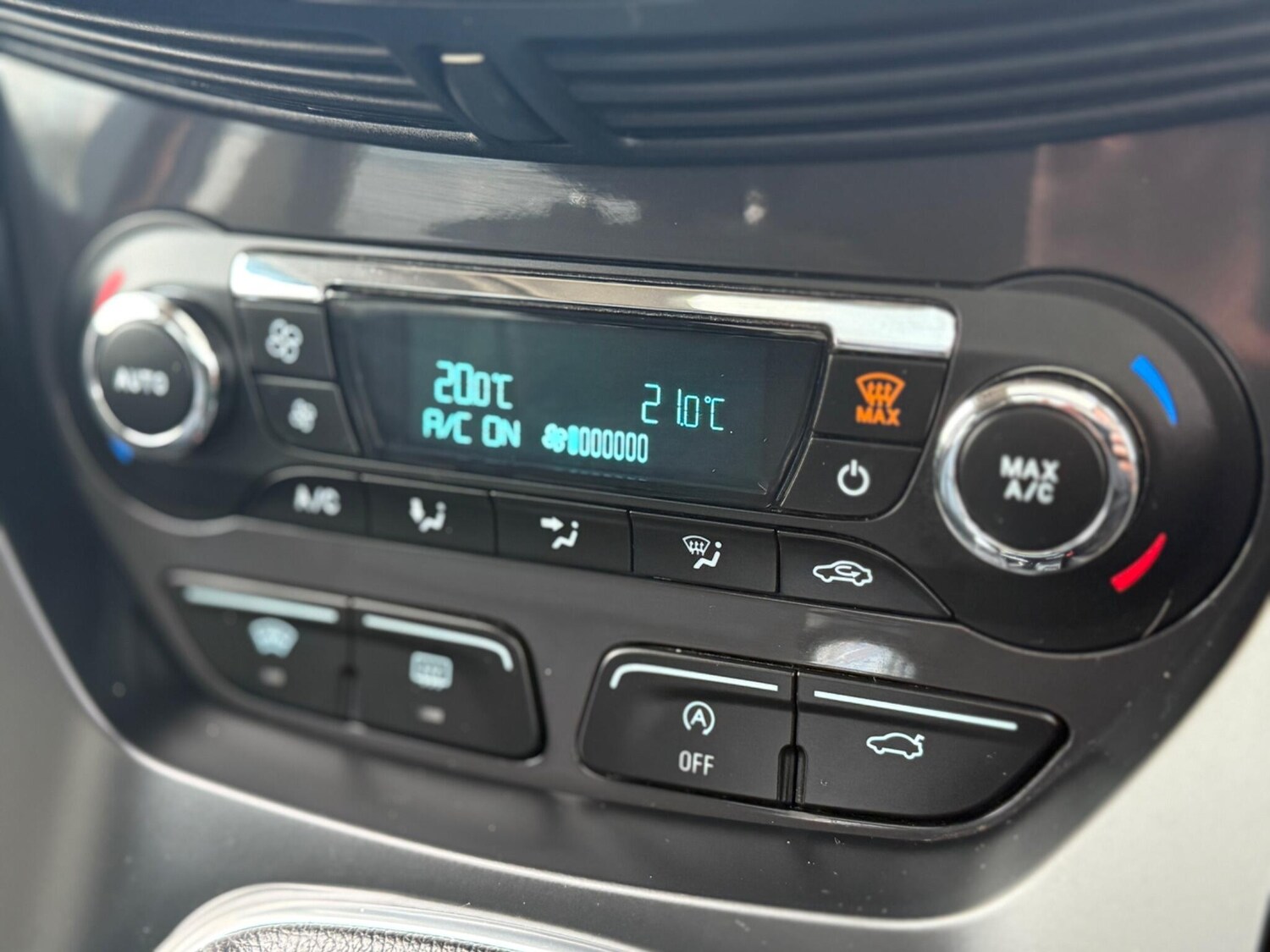 Used Ford Kuga 2015 for sale - 76031619: Photo 29