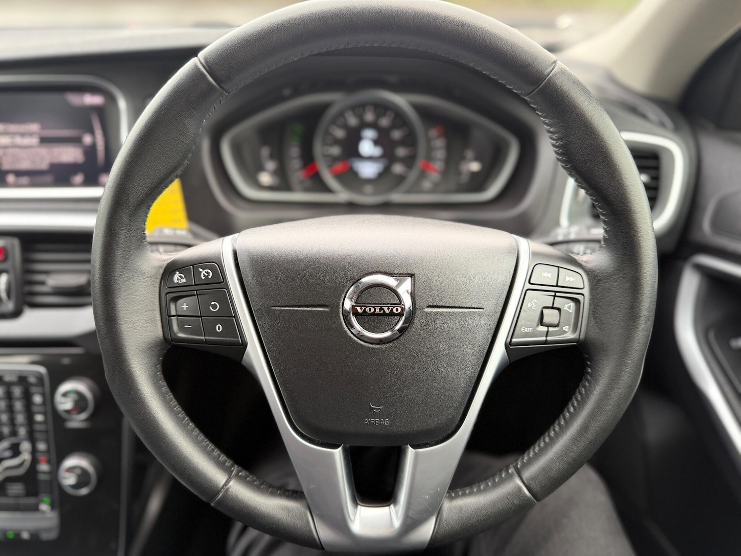 Used Volvo V40 for sale - 77625946: Photo 16