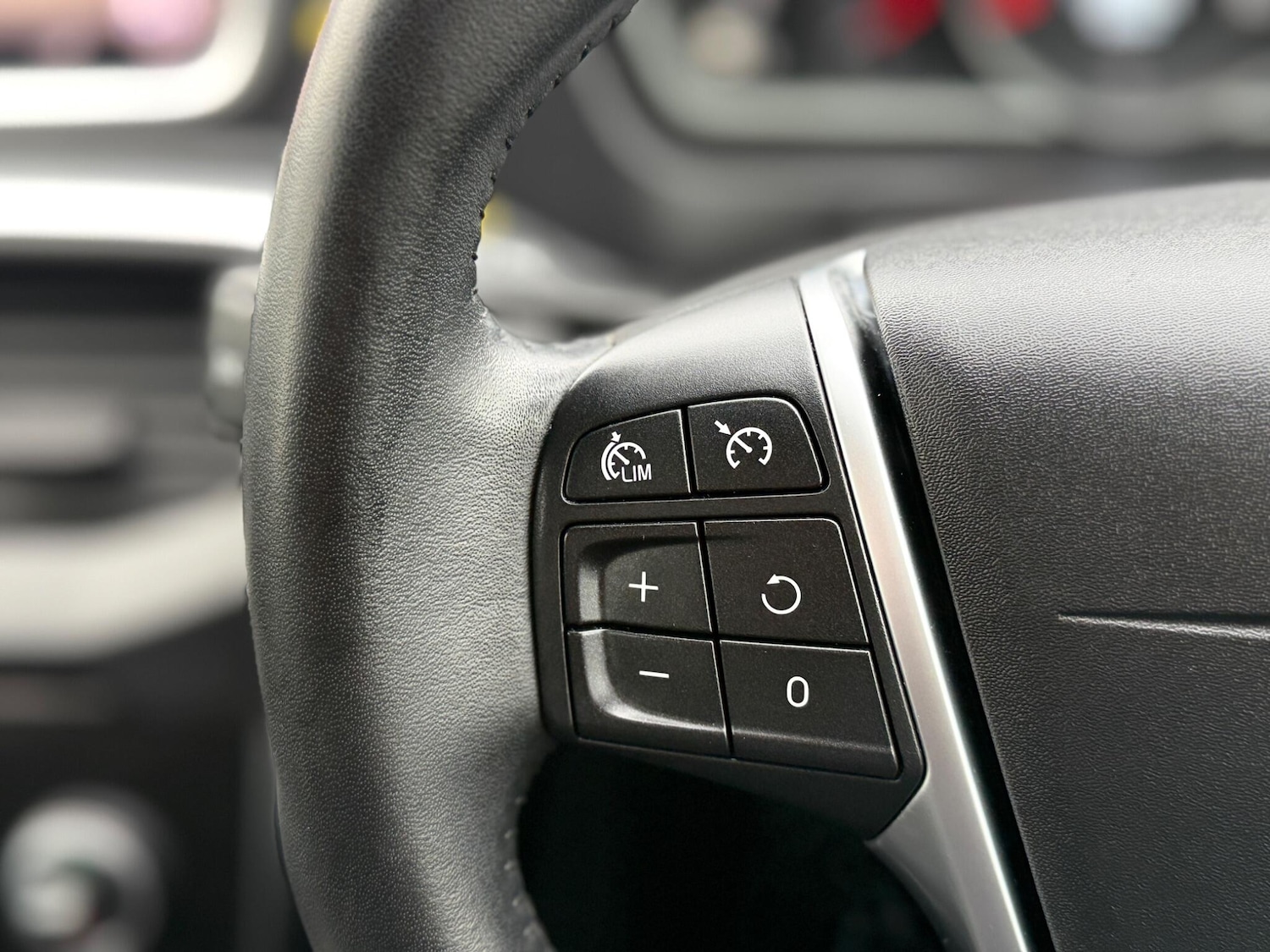 Used Volvo V40 for sale - 77625946: Photo 28