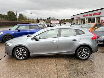 Used Volvo V40 2018 for sale - 77625946: Photo