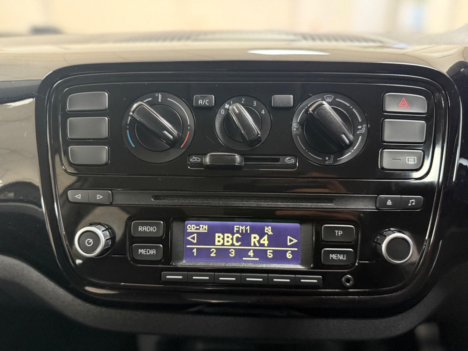 Used Volkswagen up! 2015 for sale - 76425437: Photo 18