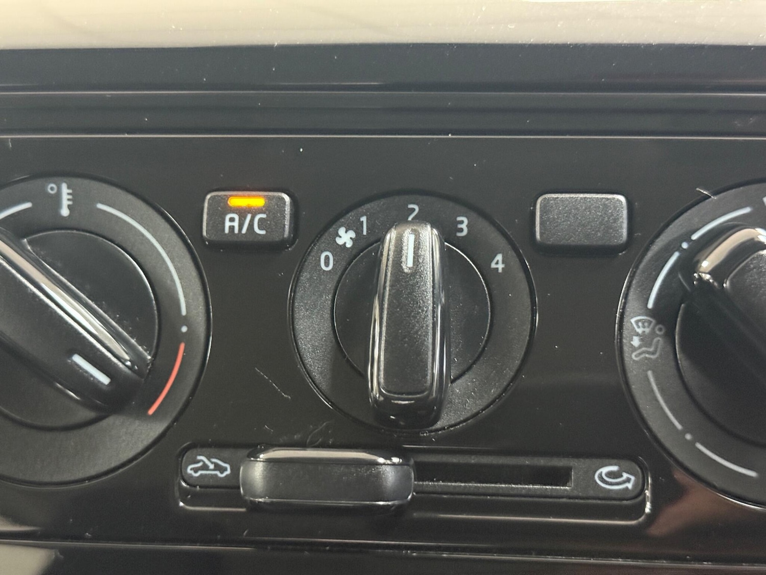 Used Volkswagen up! 2015 for sale - 76425437: Photo 20