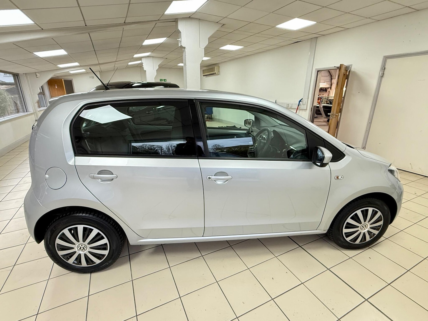 Used Volkswagen up! 2015 for sale - 76425437: Photo 8