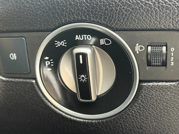 Used Mercedes-Benz SLK 2015 for sale - 76307555: Photo 48