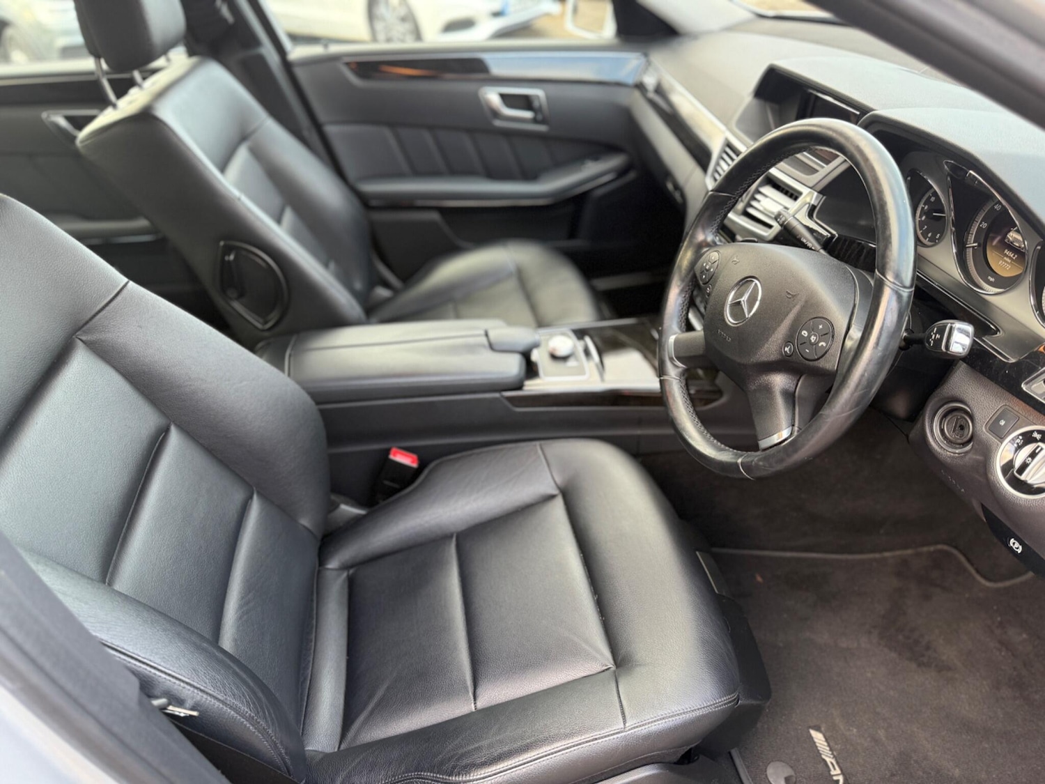 Used Mercedes-Benz E Class 2012 for sale - 76913187: Photo 10