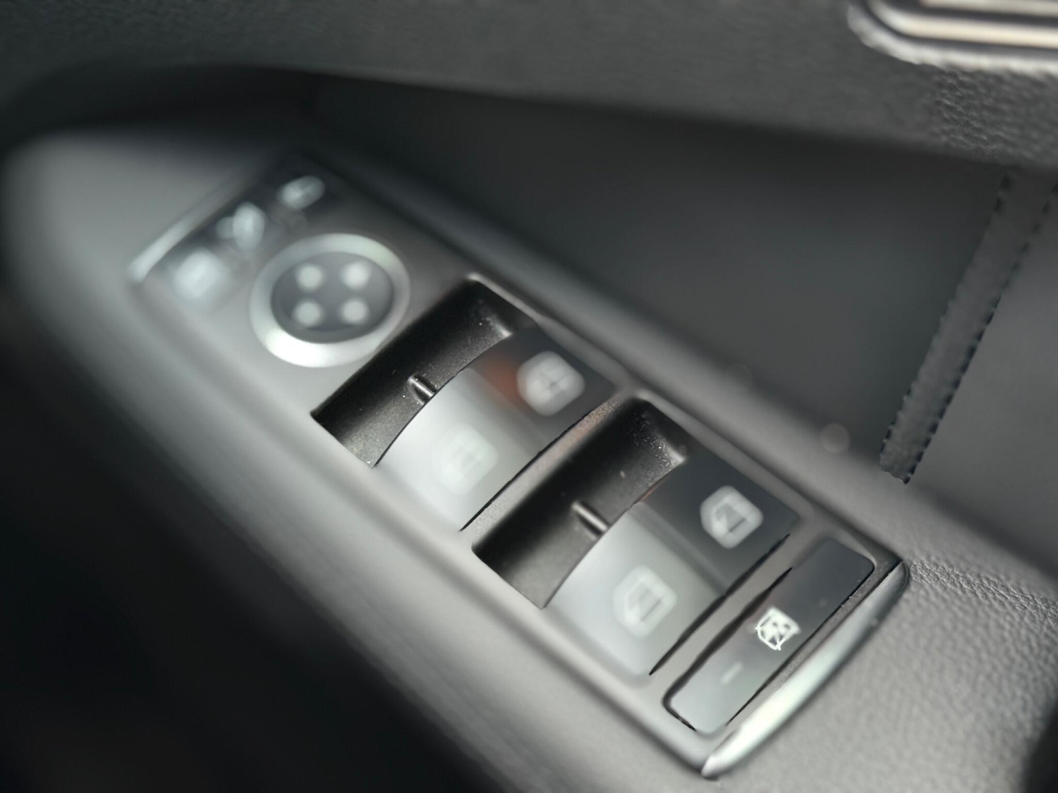 Used Mercedes-Benz E Class 2012 for sale - 76913187: Photo 32