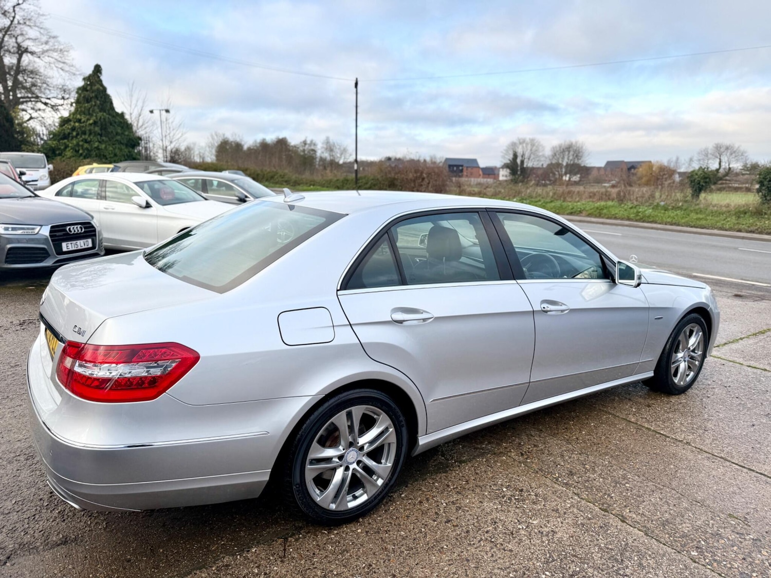 Used Mercedes-Benz E Class 2012 for sale - 76913187: Photo 8