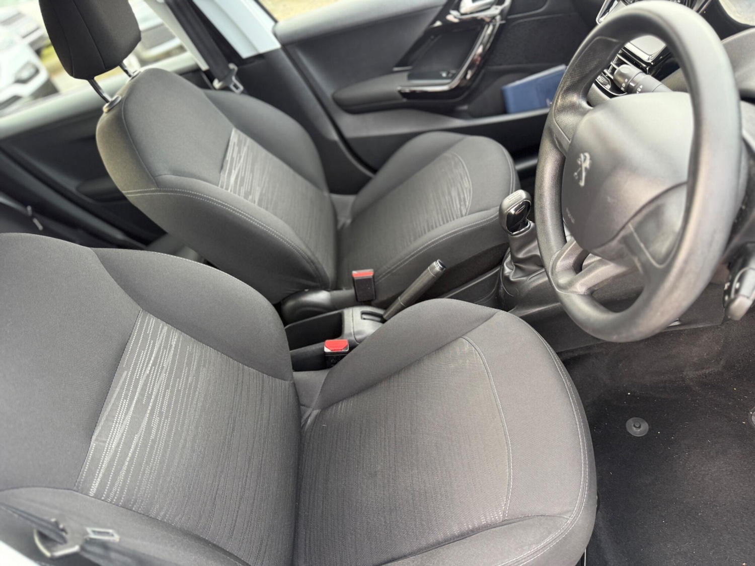 Used Peugeot 208 2015 for sale - 76926936: Photo 10