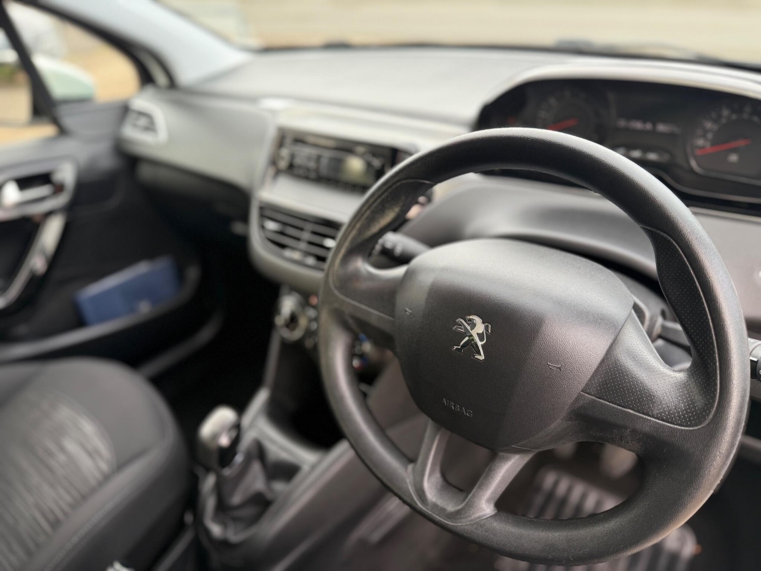 Used Peugeot 208 2015 for sale - 76926936: Photo 11