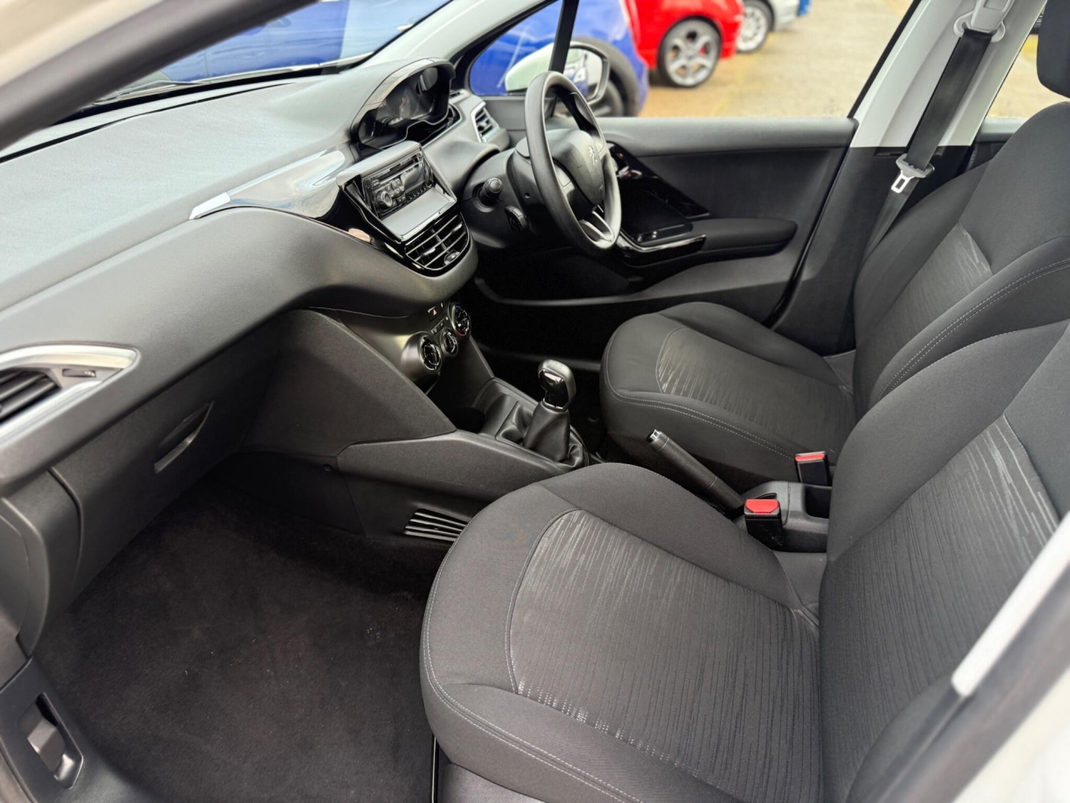 Used Peugeot 208 2015 for sale - 76926936: Photo 12