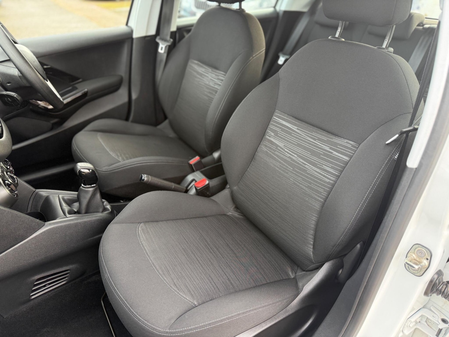 Used Peugeot 208 2015 for sale - 76926936: Photo 13