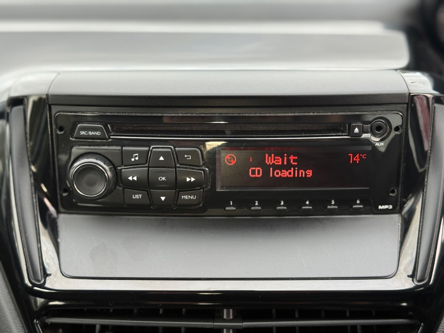 Used Peugeot 208 2015 for sale - 76926936: Photo 21