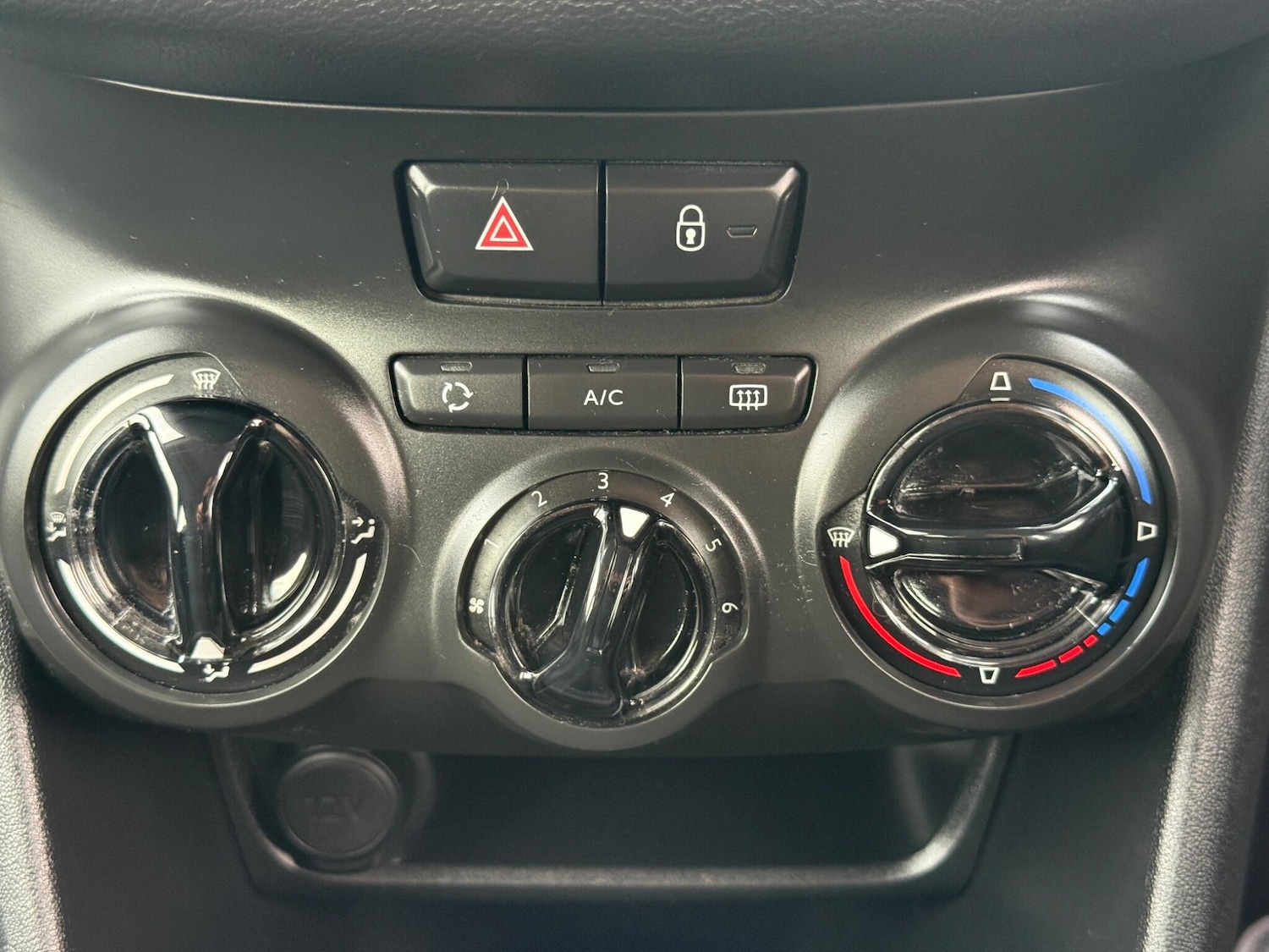 Used Peugeot 208 2015 for sale - 76926936: Photo 23