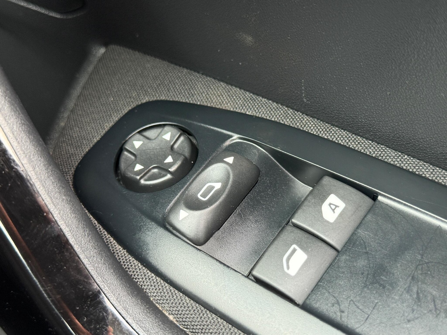 Used Peugeot 208 2015 for sale - 76926936: Photo 25