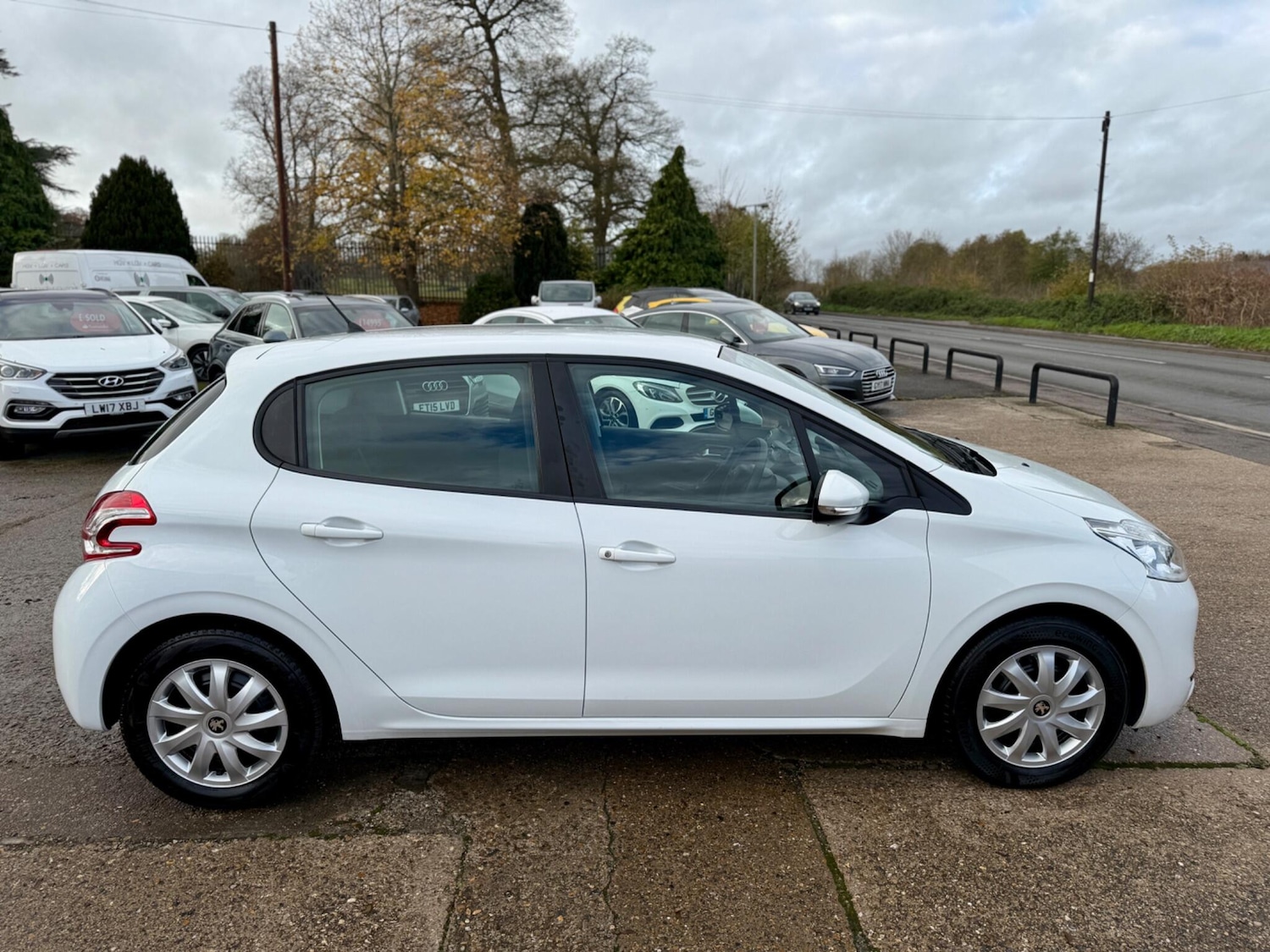 Used Peugeot 208 2015 for sale - 76926936: Photo 8