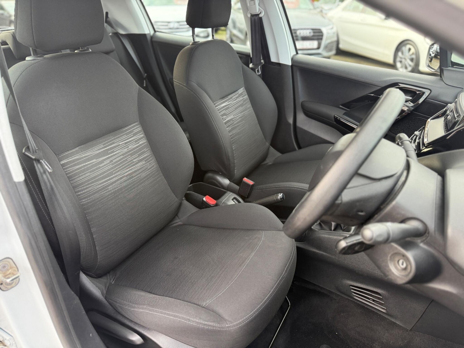 Used Peugeot 208 2015 for sale - 76926936: Photo 9