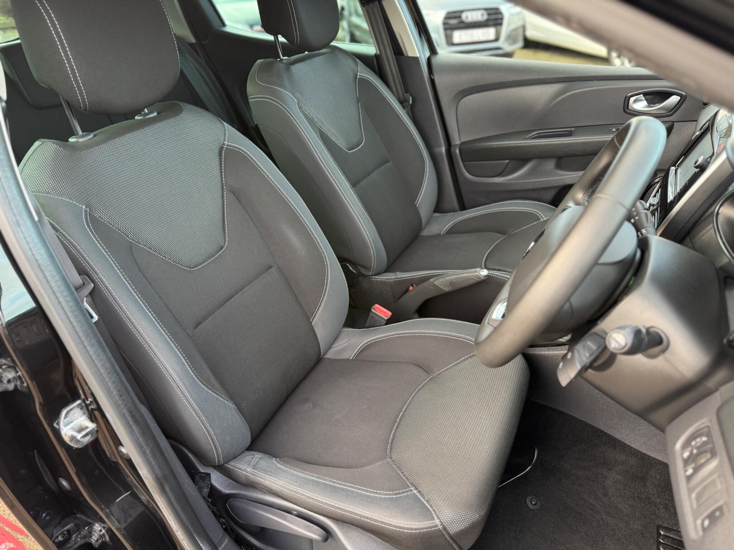 Used Renault Clio 2018 for sale - 77028938: Photo 10