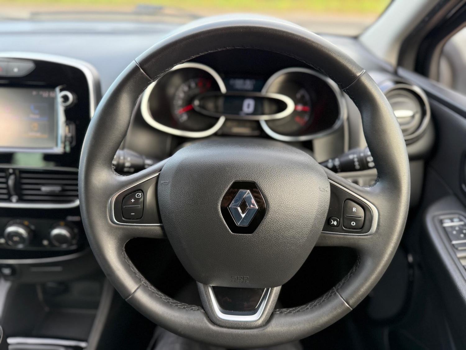 Used Renault Clio 2018 for sale - 77028938: Photo 16