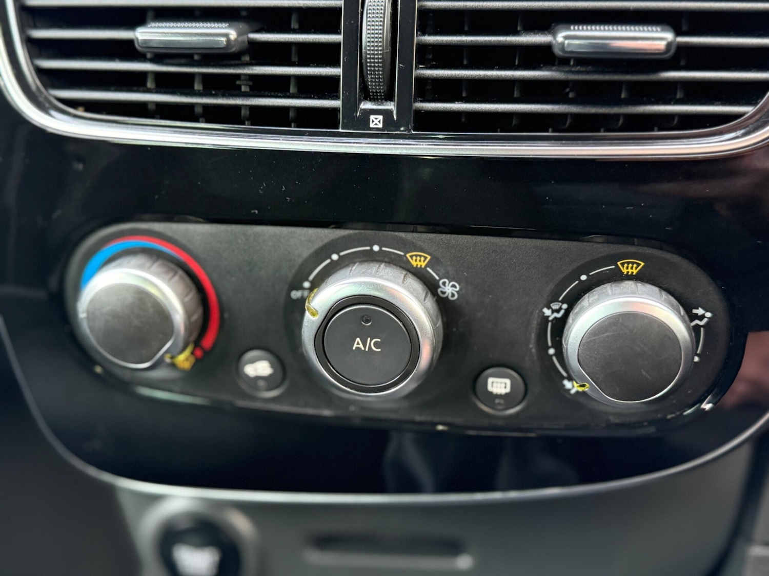 Used Renault Clio 2018 for sale - 77028938: Photo 21