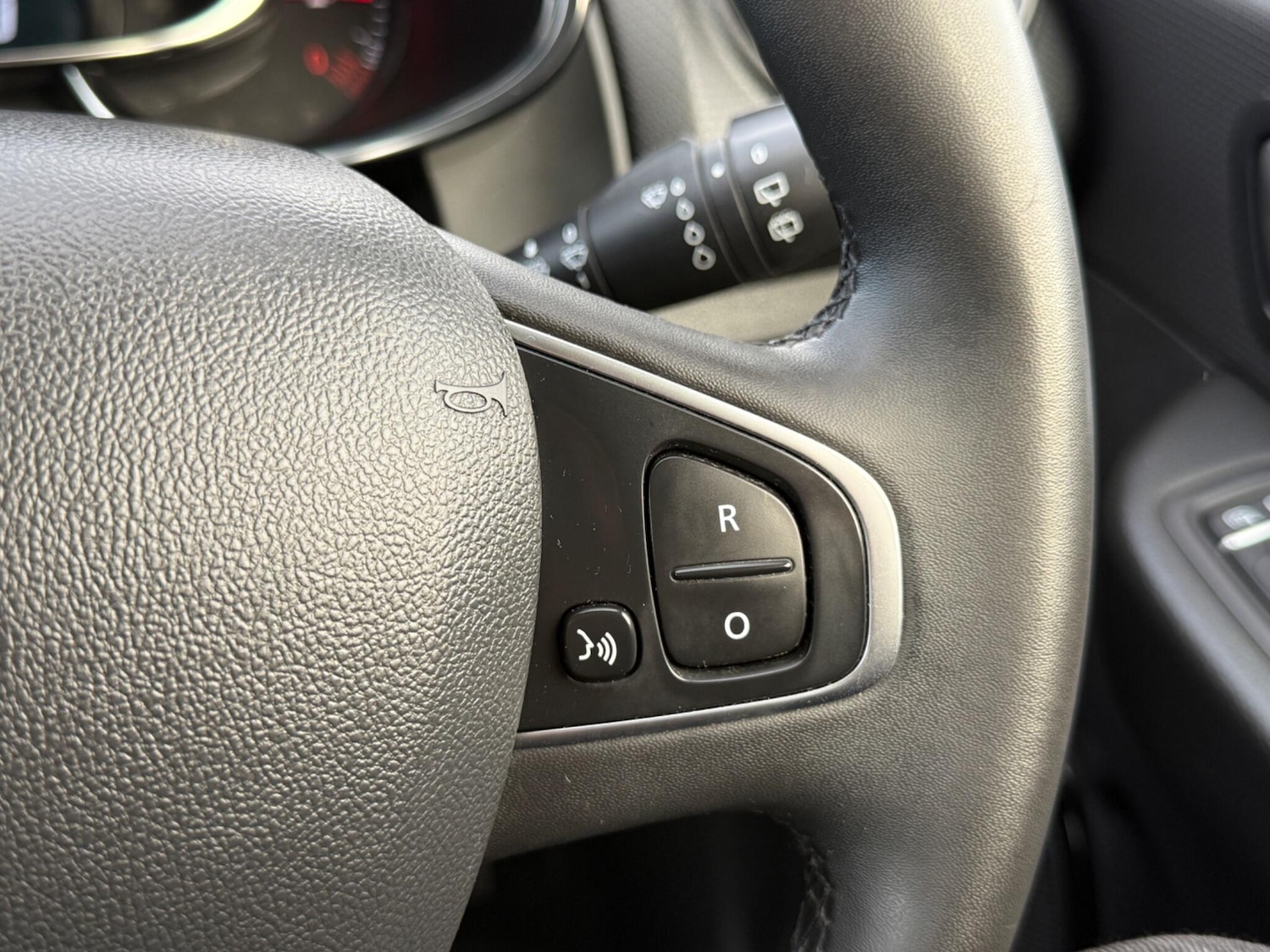 Used Renault Clio 2018 for sale - 77028938: Photo 25