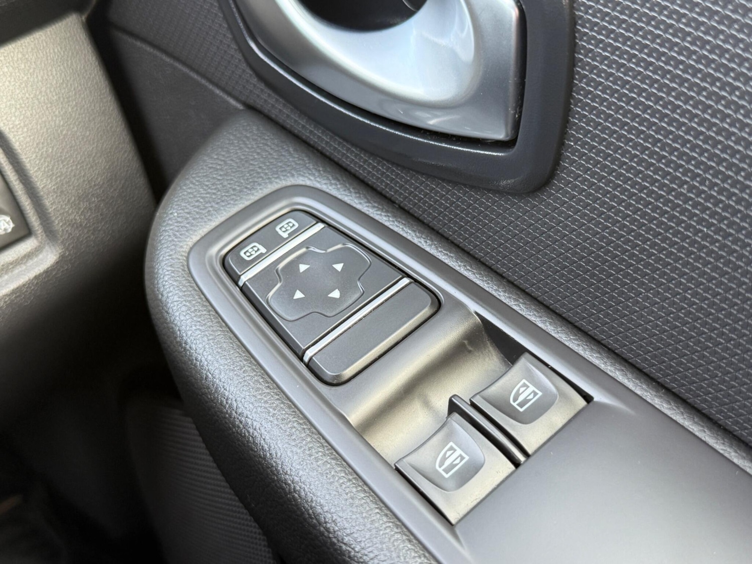 Used Renault Clio 2018 for sale - 77028938: Photo 26