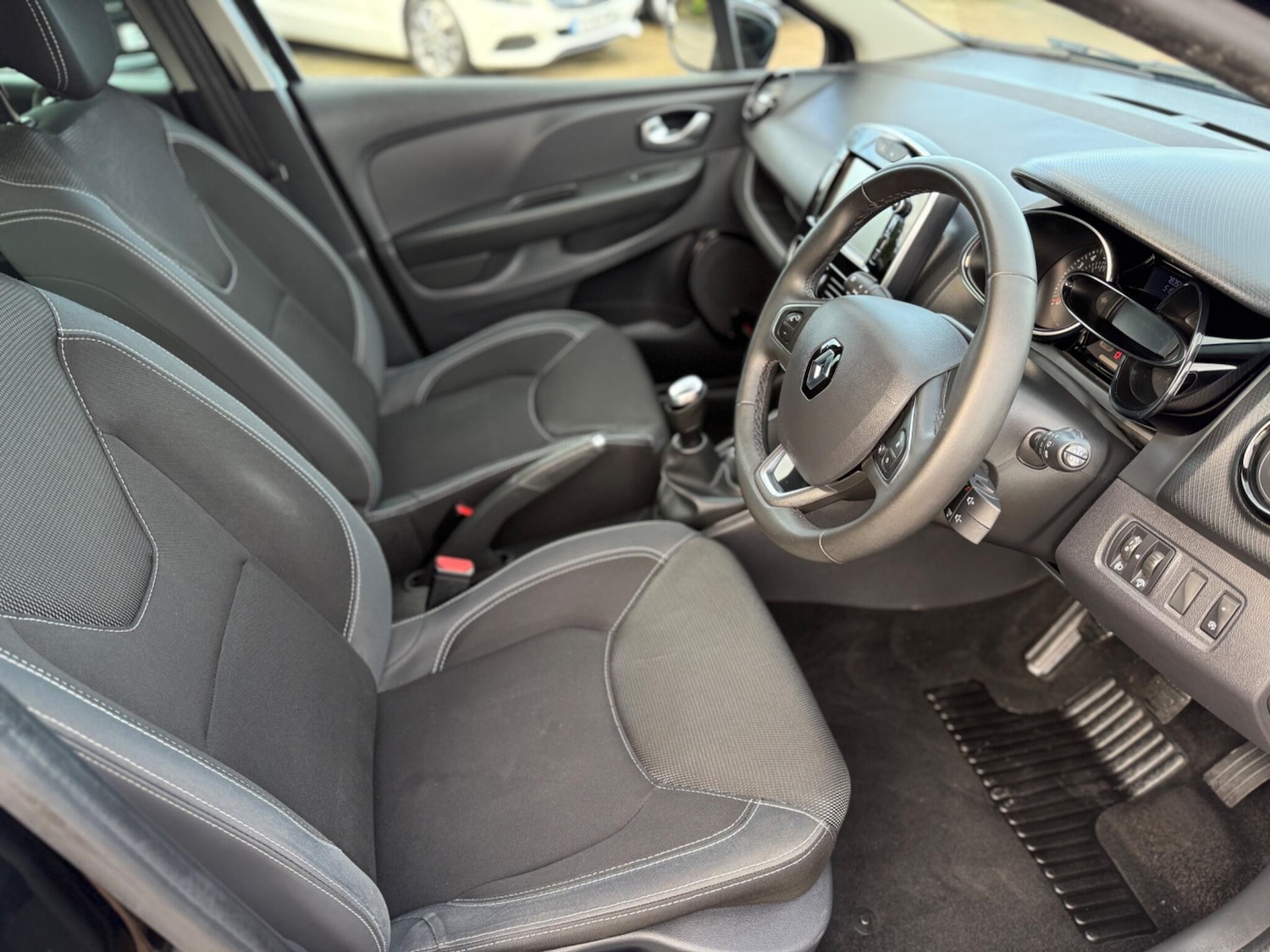 Used Renault Clio 2018 for sale - 77028938: Photo 9