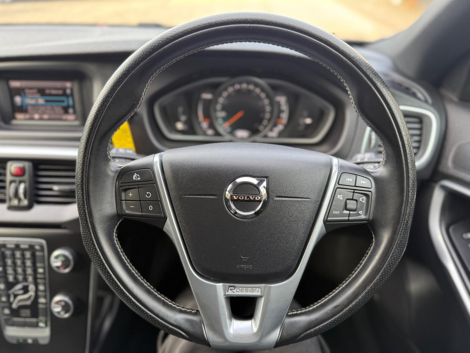 Used Volvo V40 2018 for sale - 78204661: Photo 17