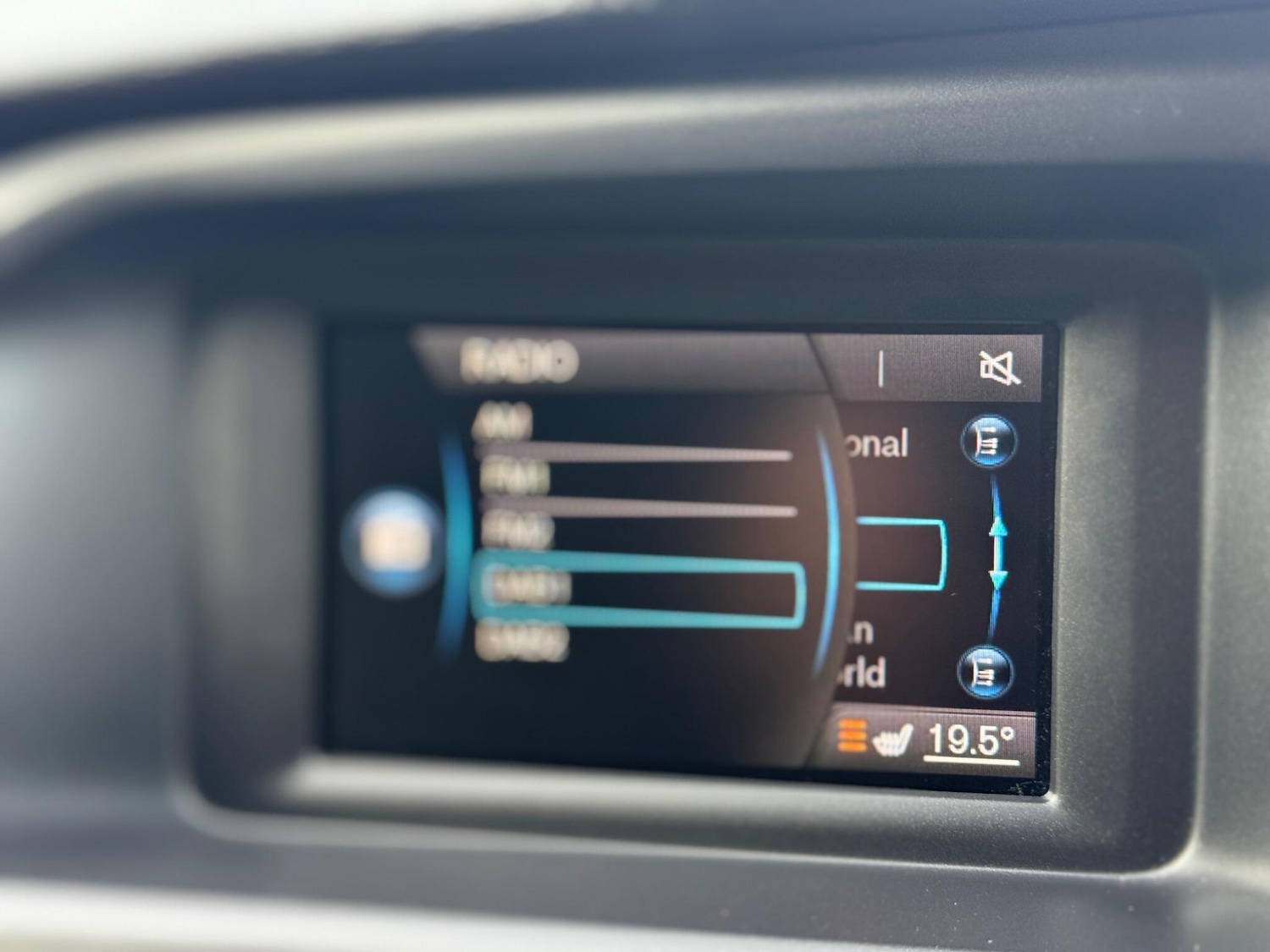 Used Volvo V40 2018 for sale - 78204661: Photo 23