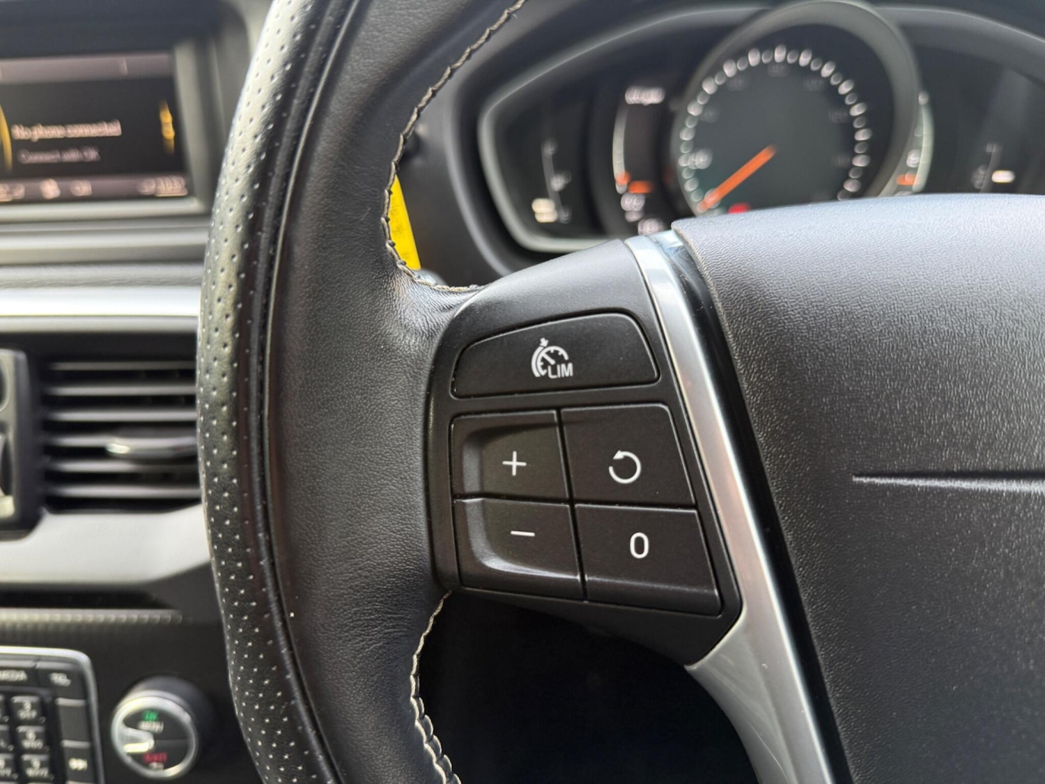 Used Volvo V40 2018 for sale - 78204661: Photo 28