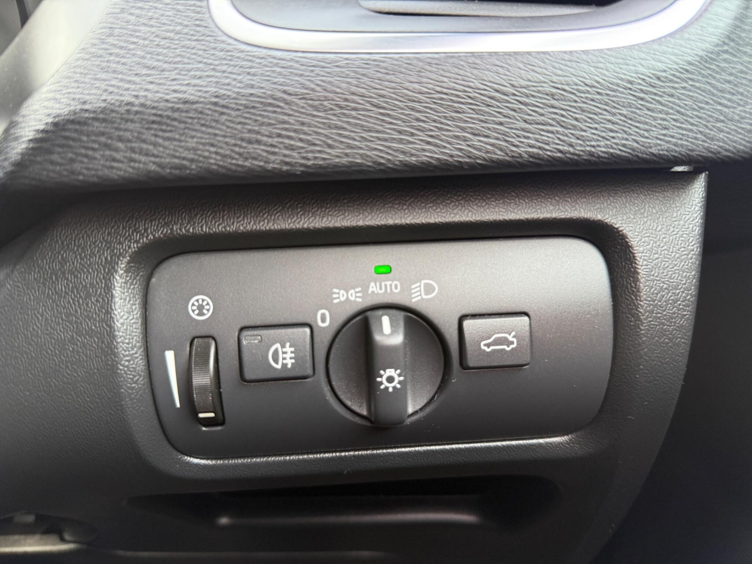 Used Volvo V40 2018 for sale - 78204661: Photo 31